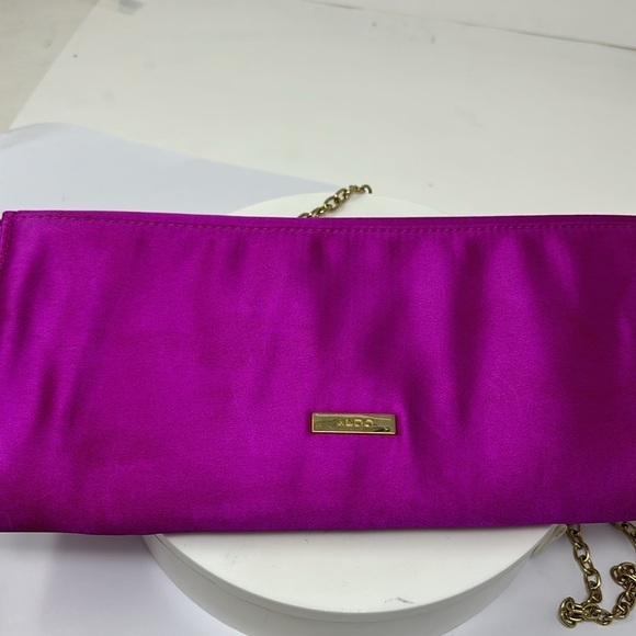 ALDO Fuchsia clutch bag, envelope style with a gold-colored edge and chain - Picture 4 of 8